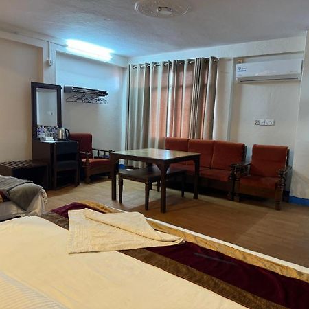 Hotel Silver Jubilee Катманду Экстерьер фото