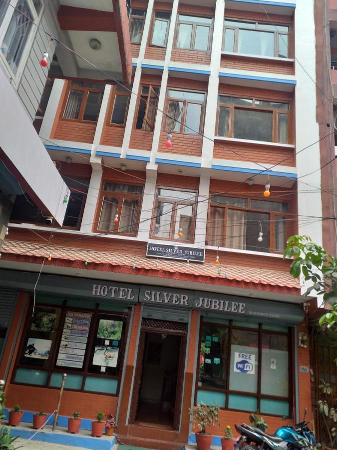 Hotel Silver Jubilee Катманду Экстерьер фото