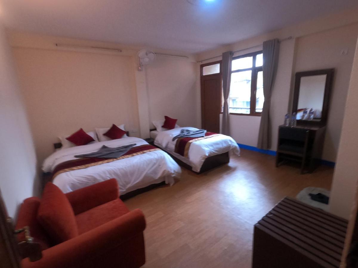 Hotel Silver Jubilee Катманду Экстерьер фото