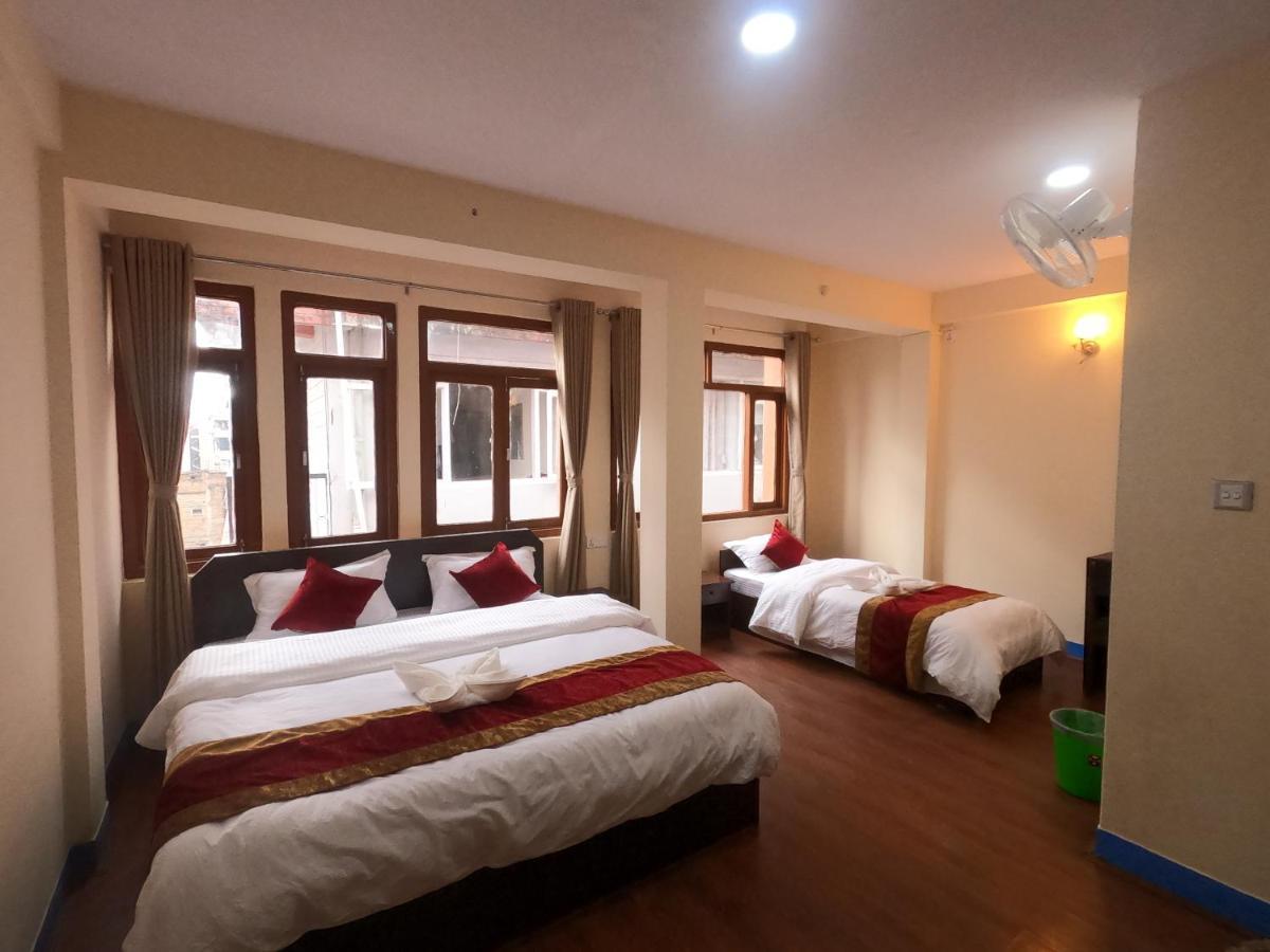 Hotel Silver Jubilee Катманду Экстерьер фото