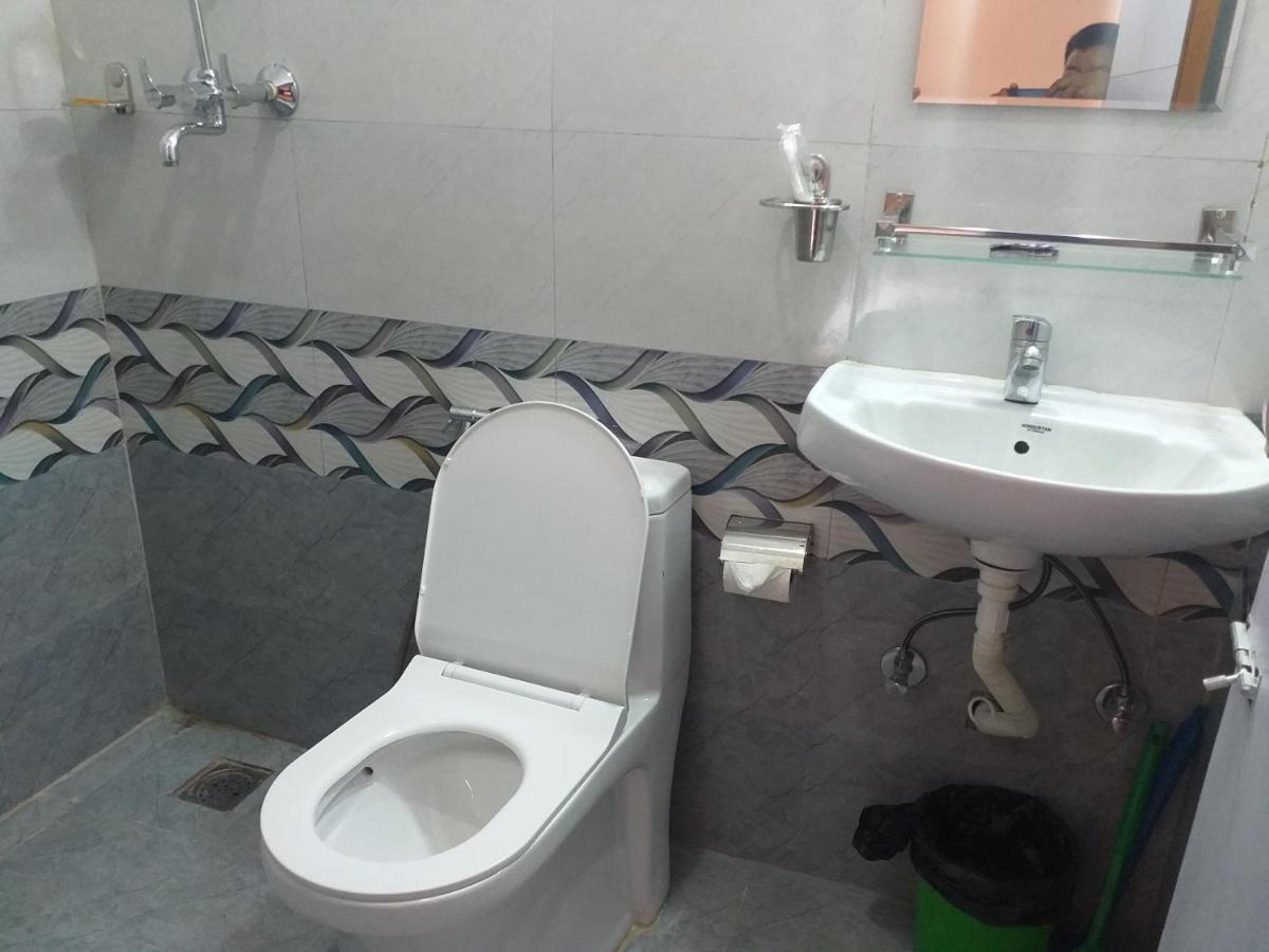Hotel Silver Jubilee Катманду Экстерьер фото