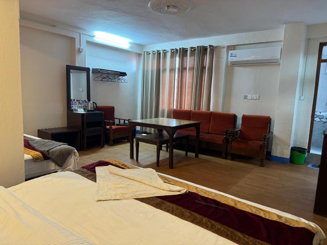 Hotel Silver Jubilee Катманду Экстерьер фото